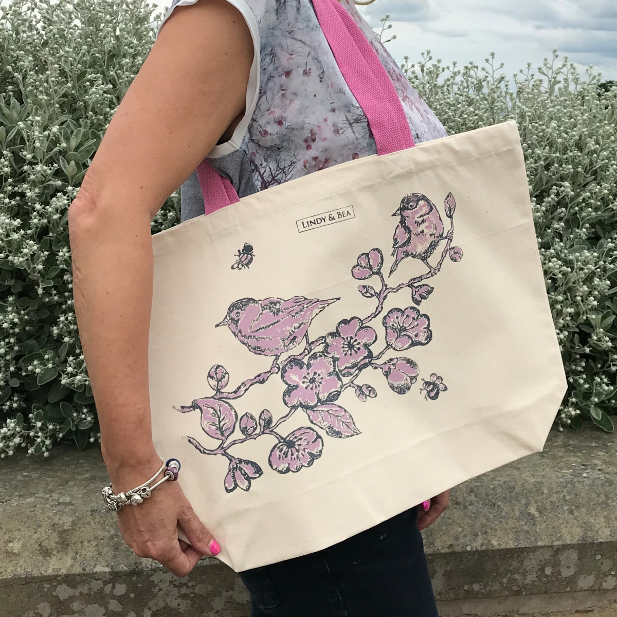 'The Birds and the Bees' Smart Shopping Tote by Linda Keelan