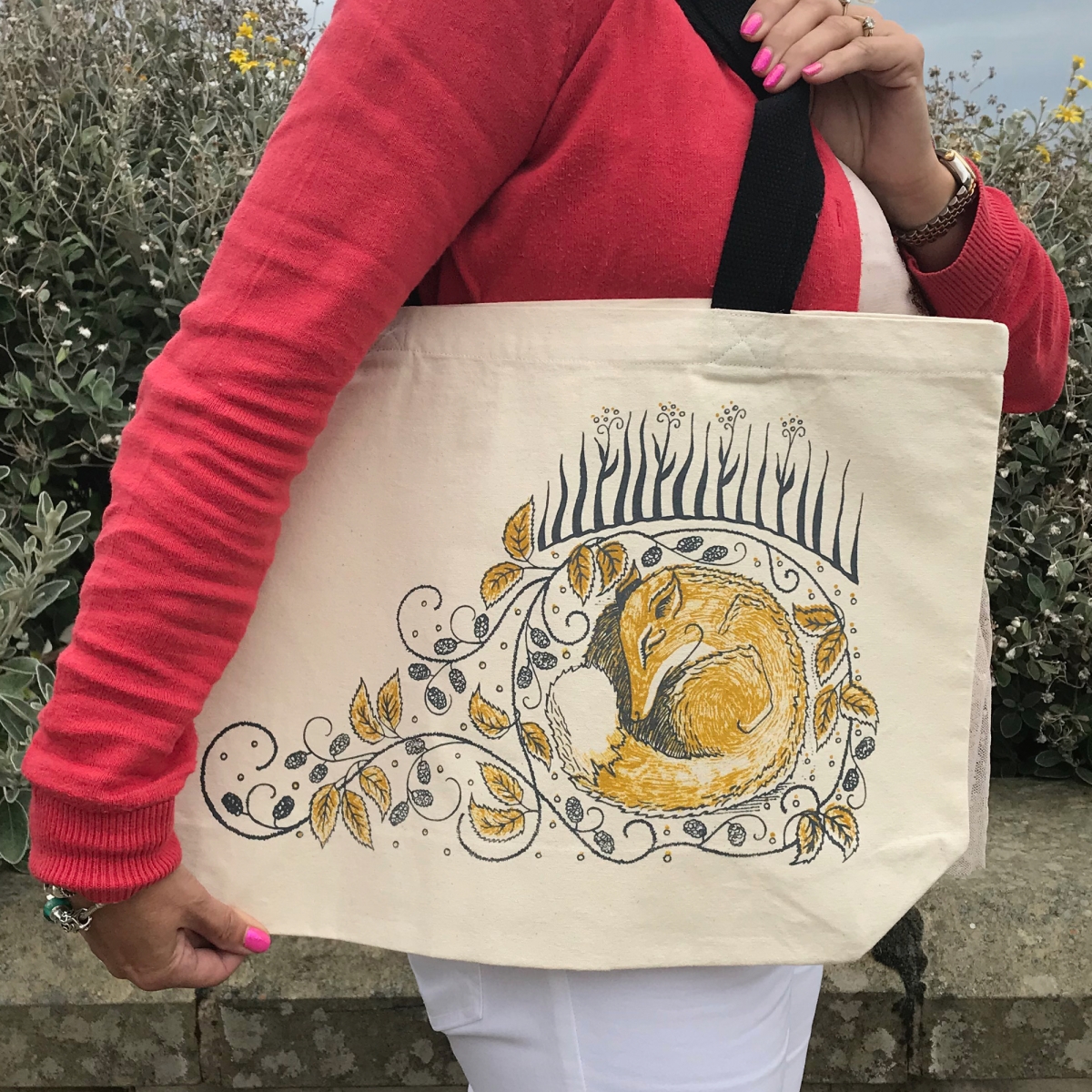 SOLD OUT Sleeping Fox In Bramble Bed Smart Tote Bag