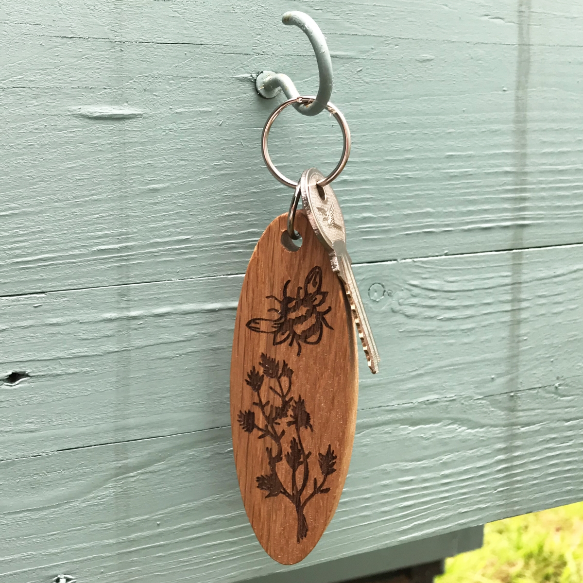 SOLD OUT Bee Wonderful Oval Oak Keyring